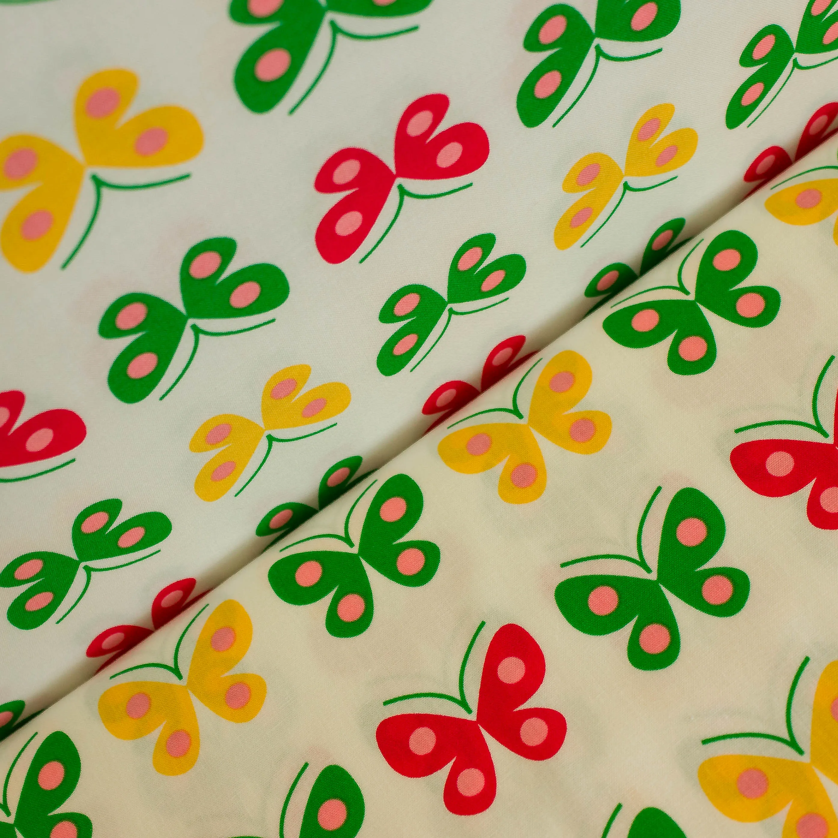 Katoen wit met groene, gele en rode vlinders